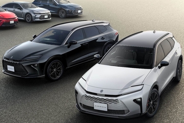 （前列右）：特別仕様車 ESTATE RS “THE 70th” （ベース車両はESTATE RS）